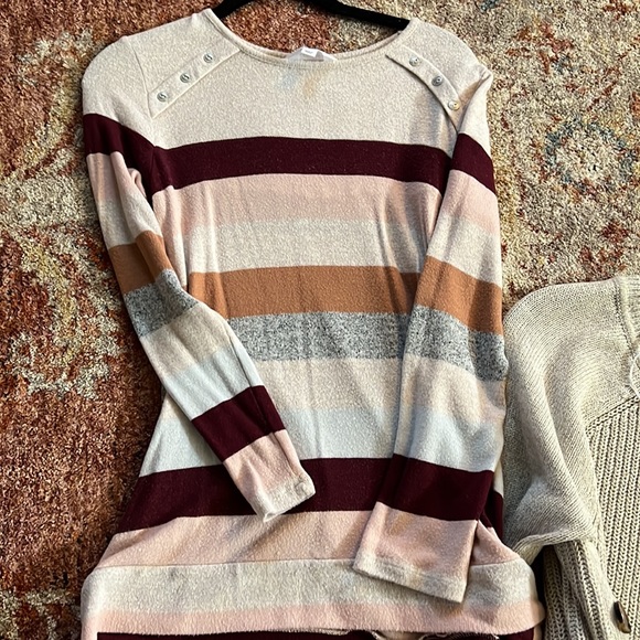 Sweaters - Picture 4 of 7